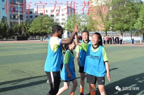 五超联赛“校园行”走进呼市蒙古族学校 欢声笑语中传递足球梦想 五超联赛“校园行”走进呼市蒙古族学校 欢声笑语中传递足球梦想