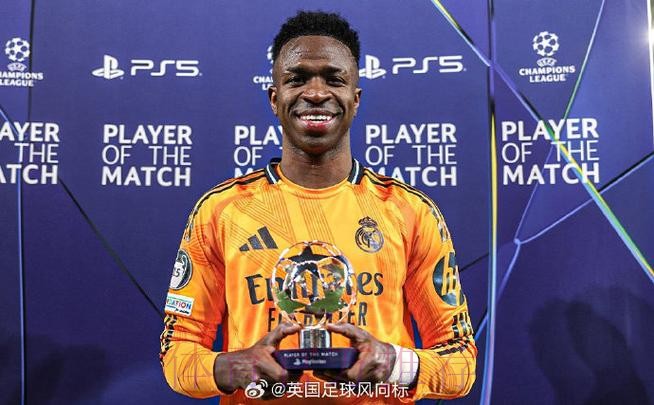 阿尔维斯晒照观战德比：被皇马球迷团团围住